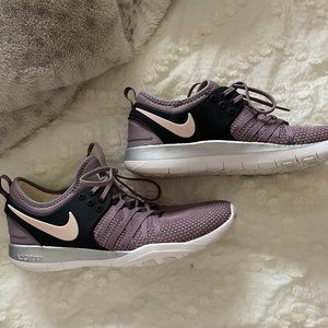 Nike tennis shoes size 8